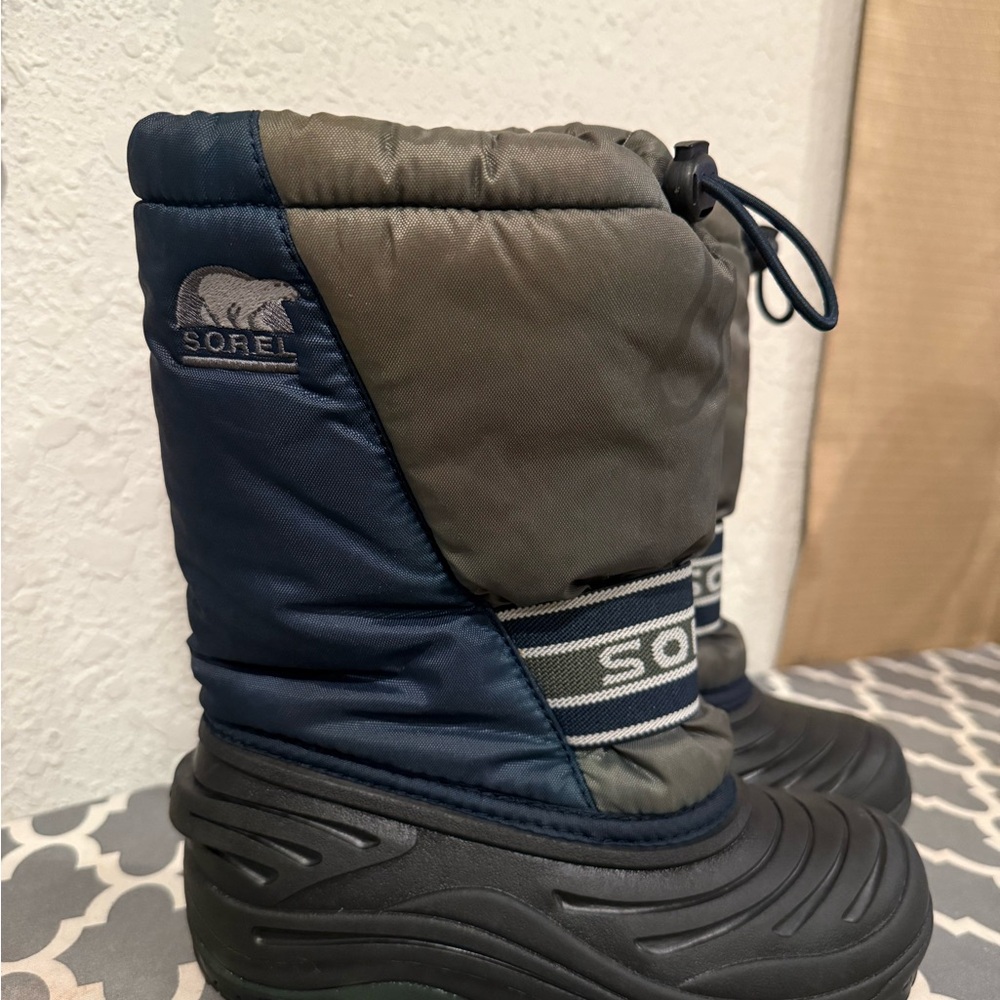 Sorel Navy and Olive Snow Boots